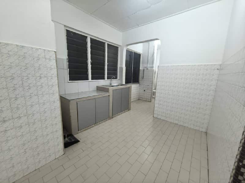 Low cost flat Temenggong, Kulai 5