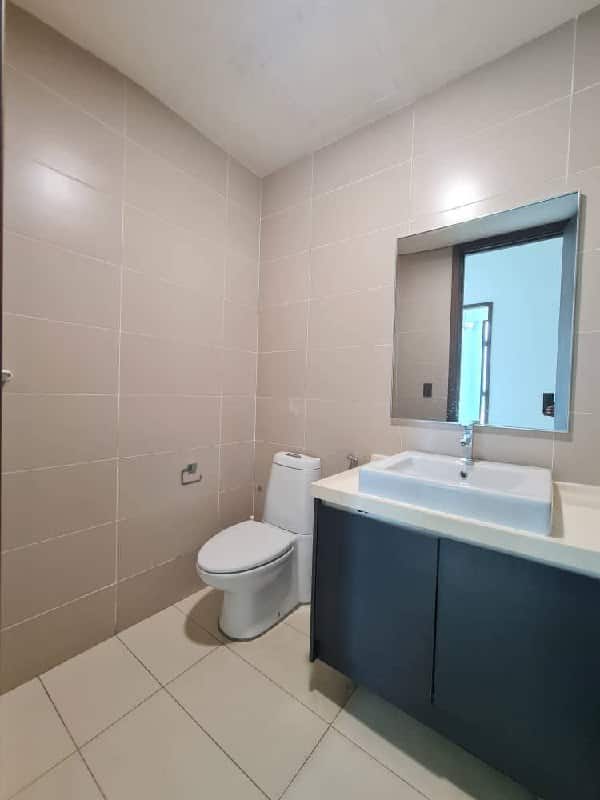 Service Apartment Green Haven 10