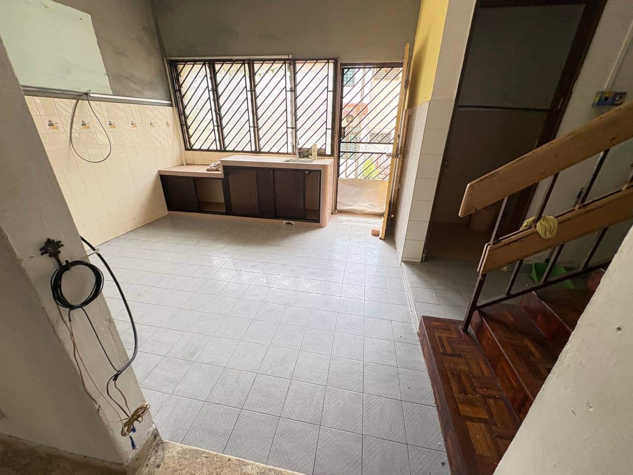 1.5 Storey intermediate lot Taman Bukit Kempas 6