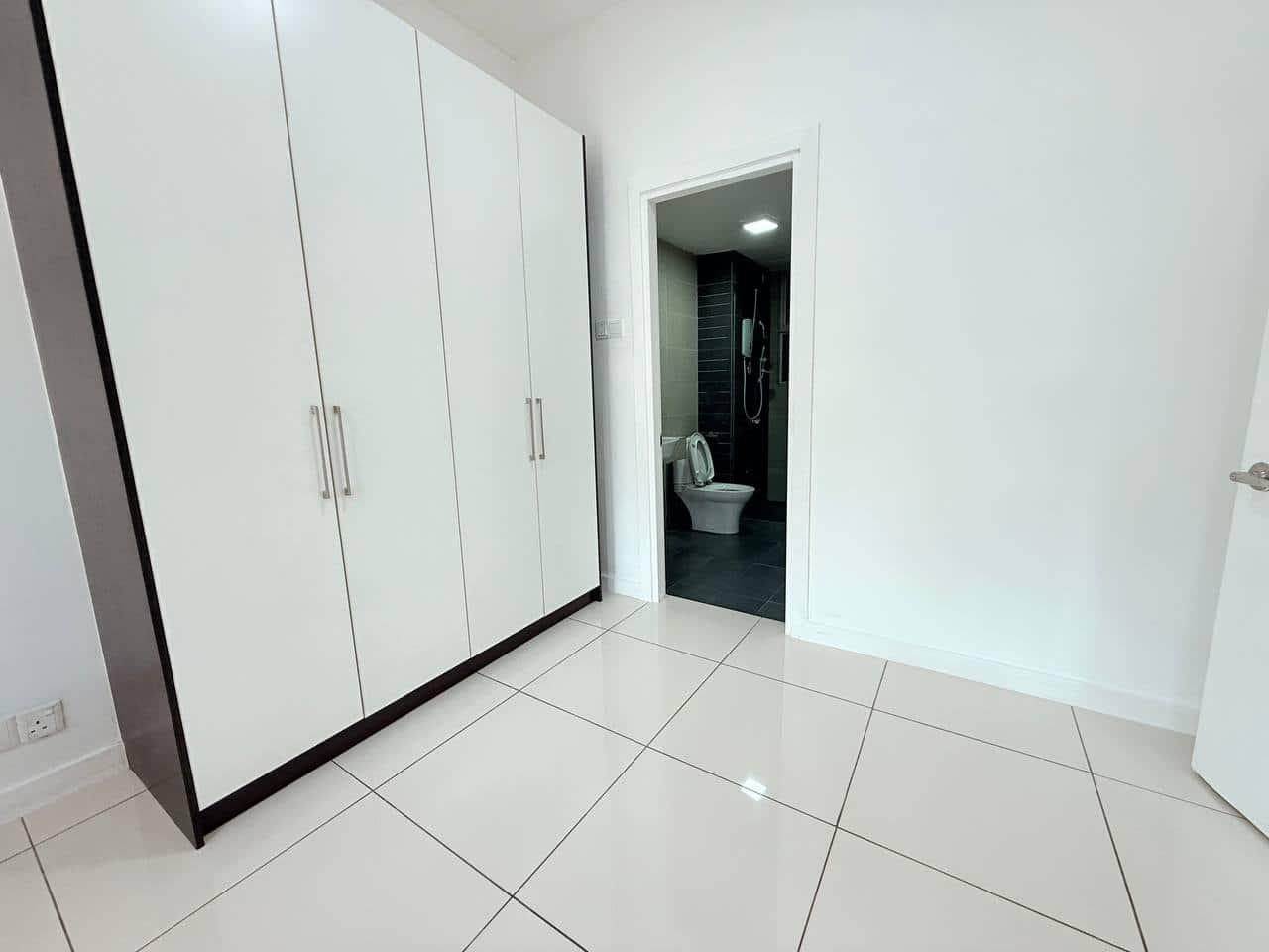 Condominium Epic Residence @ Larkin 7