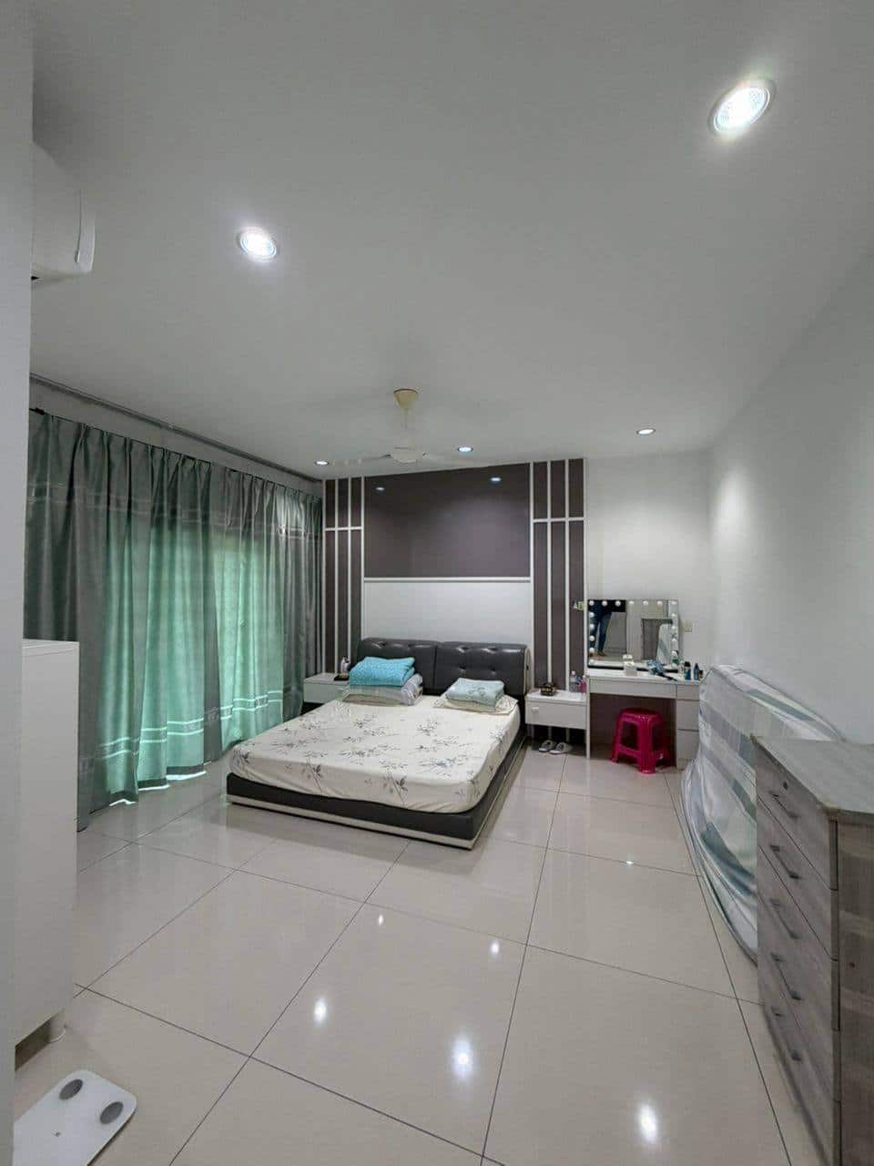 Double storey cluster corner Kempas Height 6