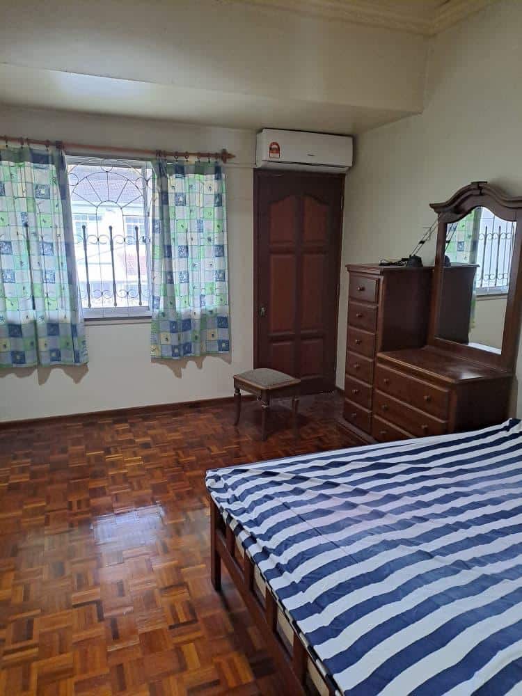 Double storey Semi D Taman Pelangi 4