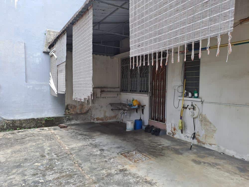 Double storey Semi D Taman Pelangi 8