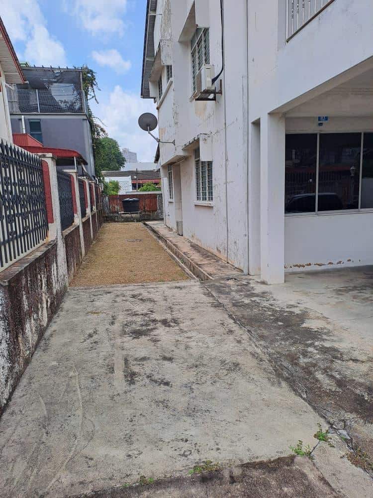 Double storey Semi D Taman Pelangi 9