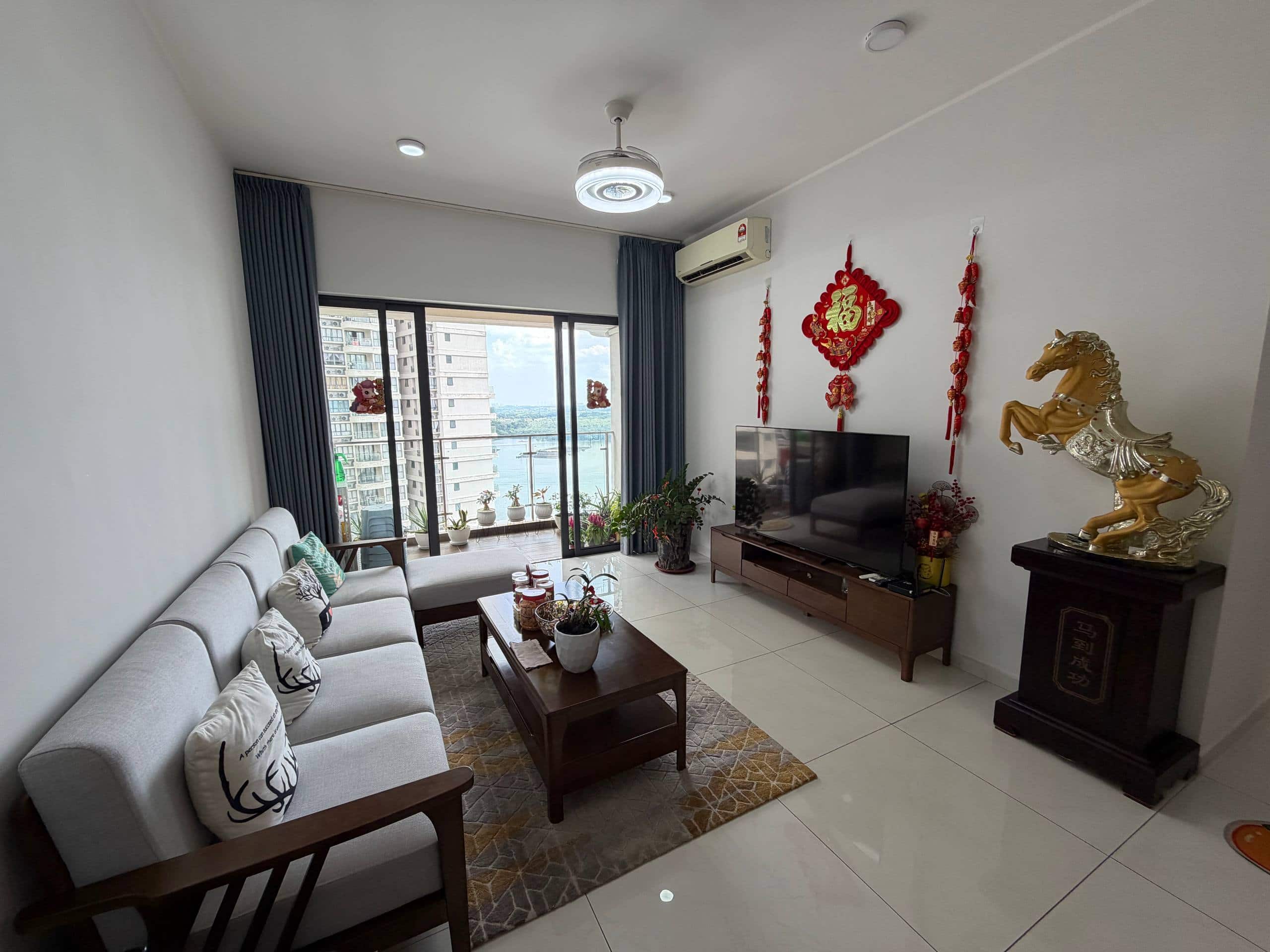 Condo Danga Bay