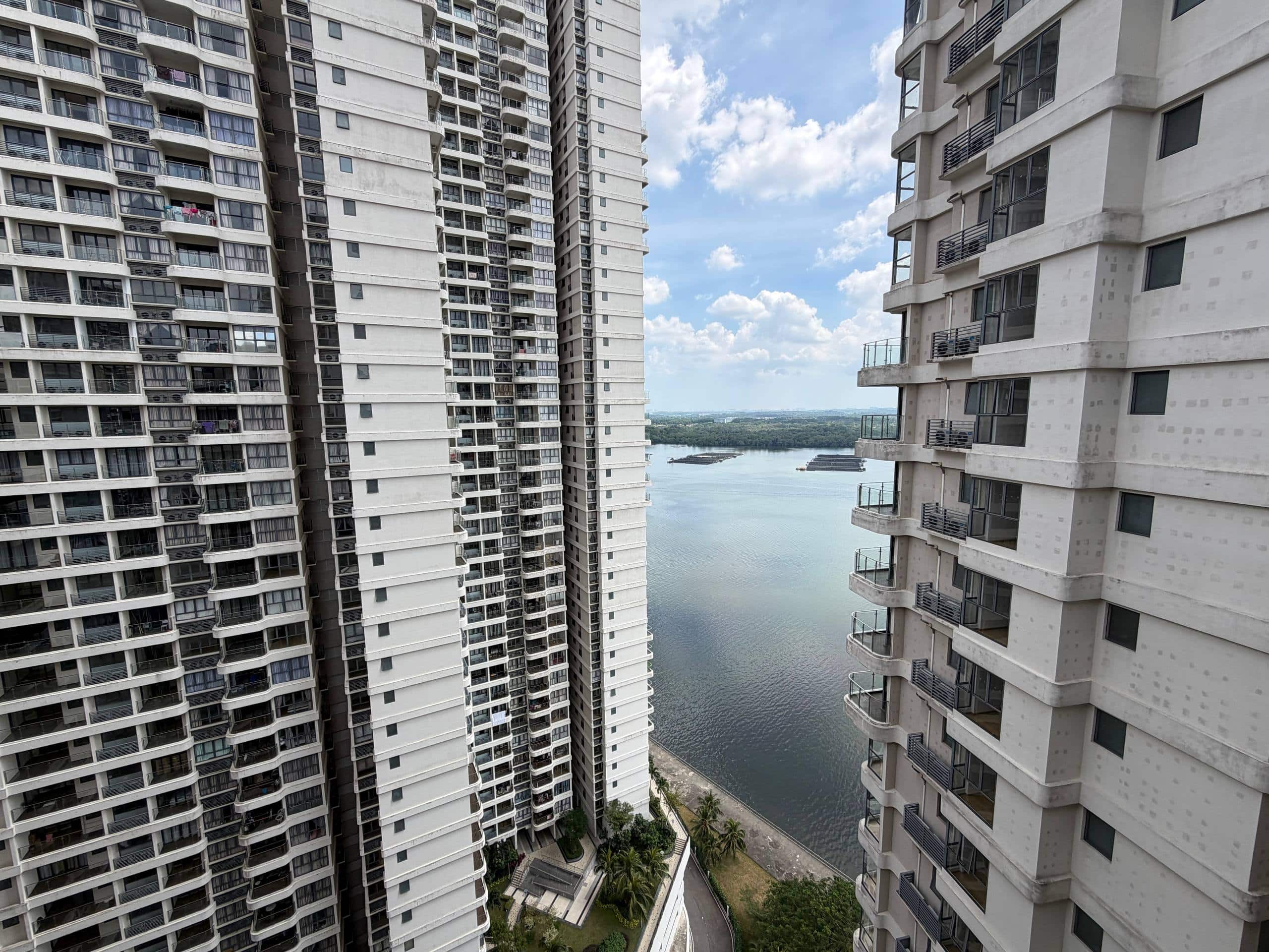Condo Danga Bay 4