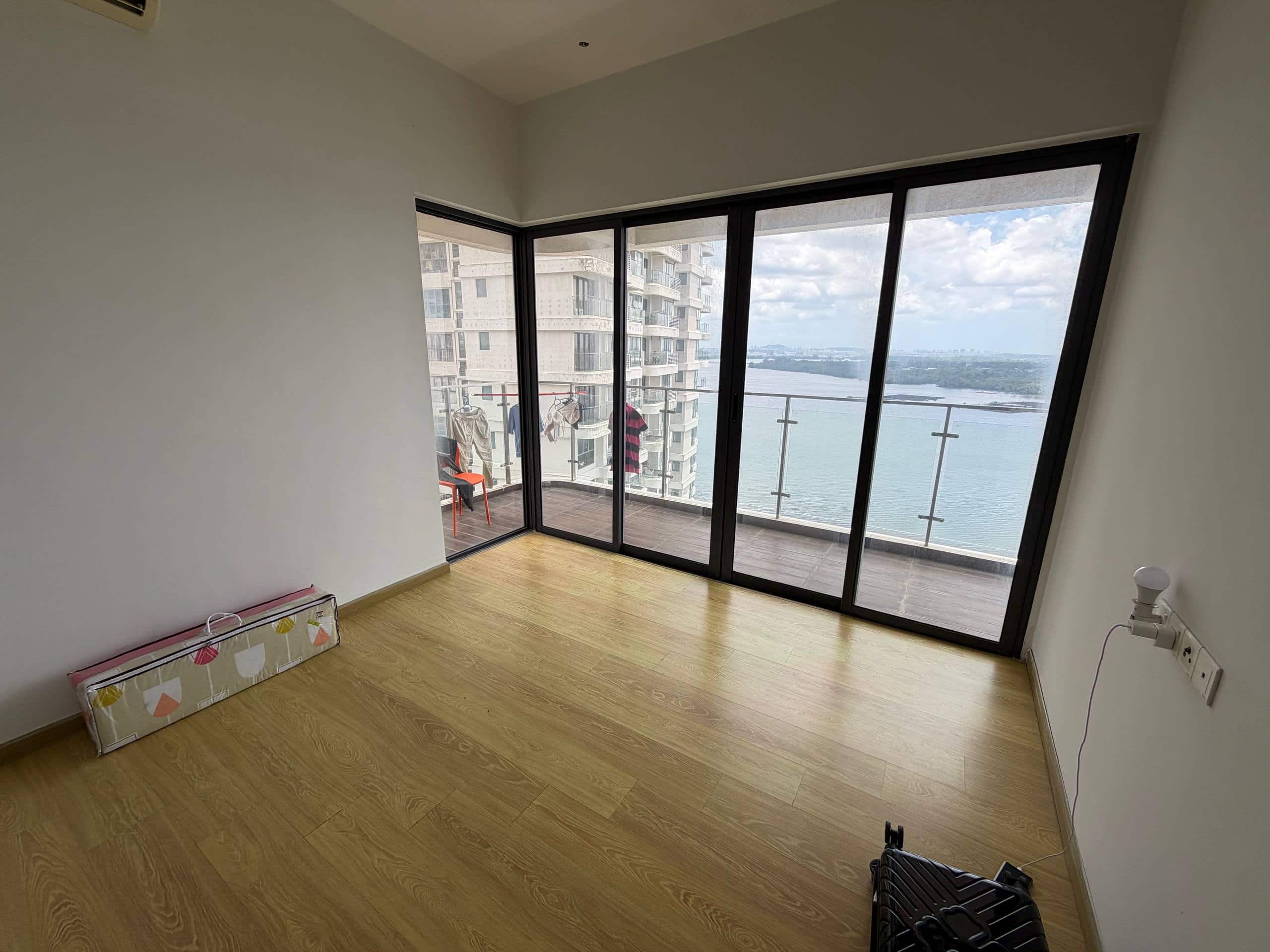Condo Country Garden Danga Bay