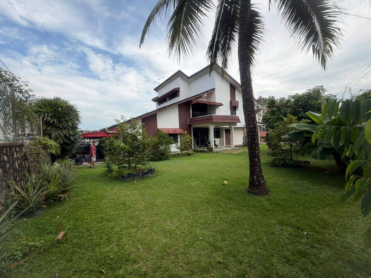 1.5 storey semi-D Serene Park 2