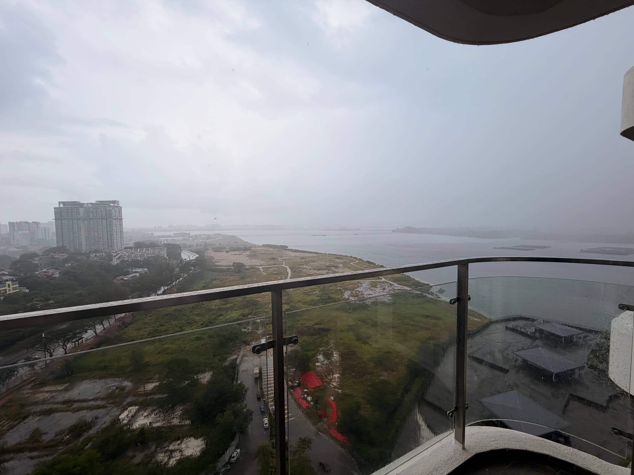 Serviced Apartment Bay Point @ Country Garden Danga Bay 4