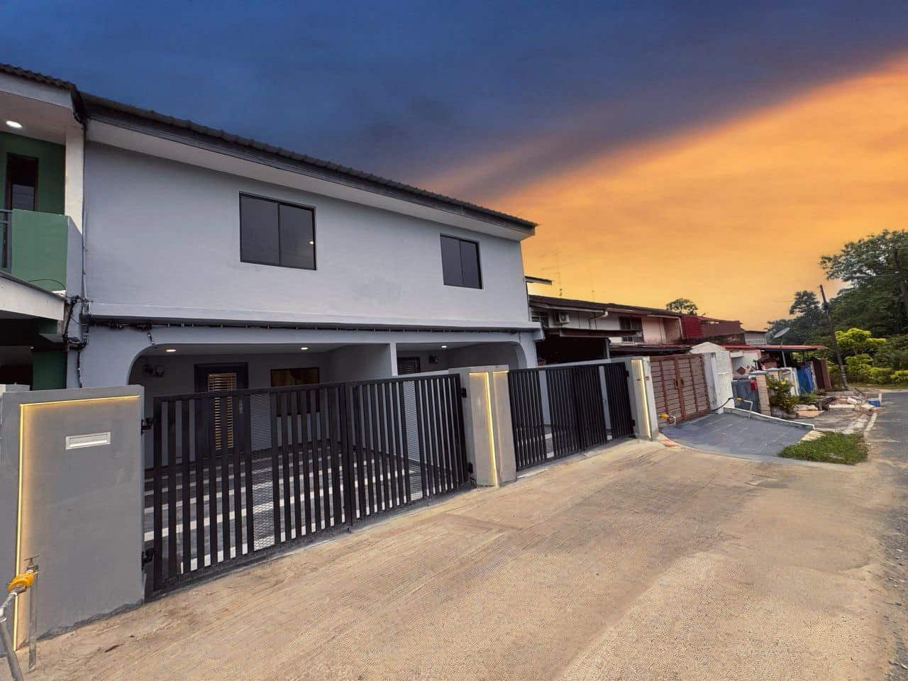 Large Double Storey Low Cost Tmn Muhibbah (Kulai) 3