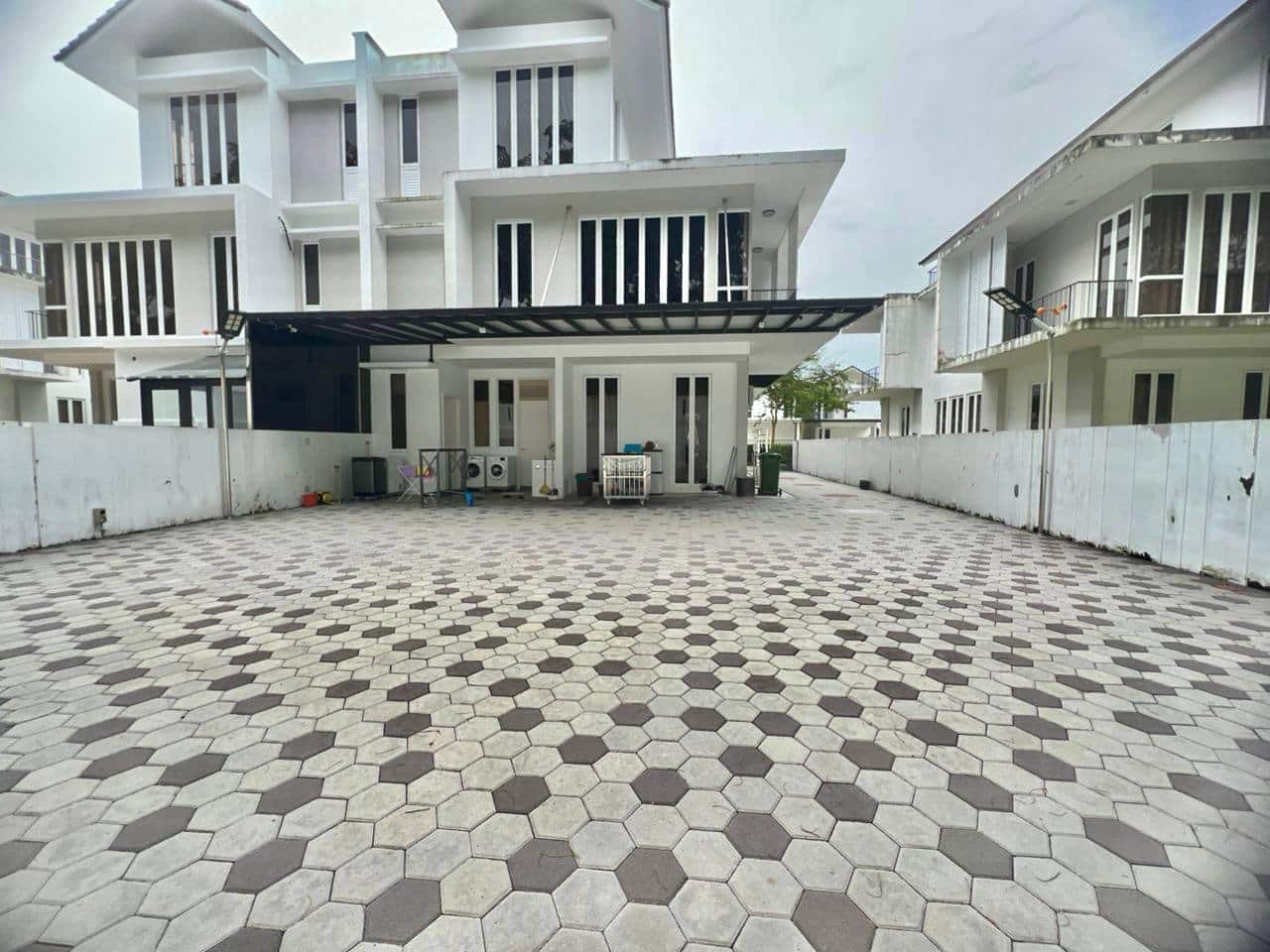 3 Storey Semi-D Emerald Bay