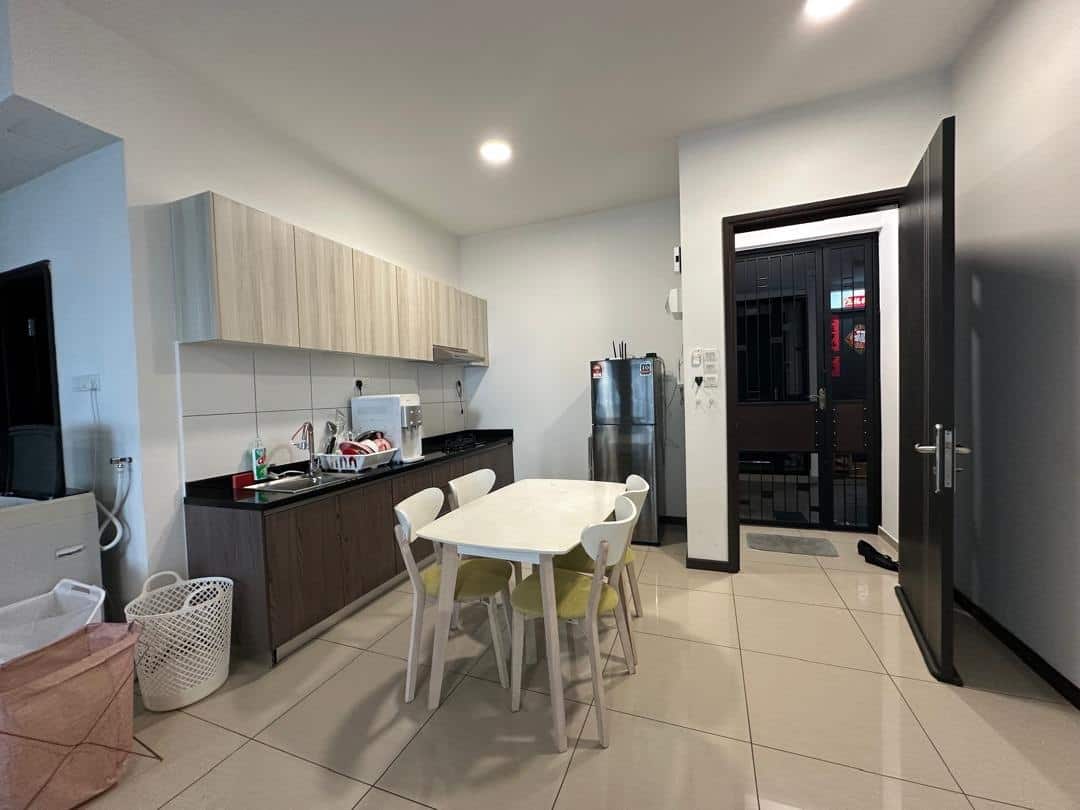 Studio Molek Regency 4