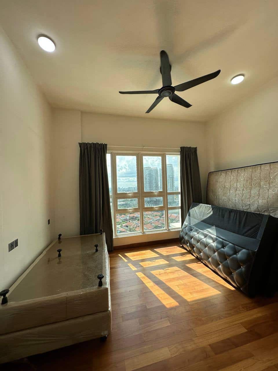Condo TriTower Residence 3