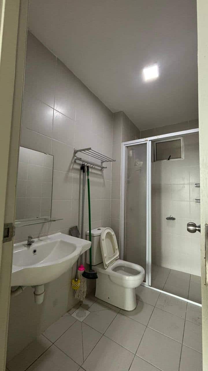 Service Apartment (Intermediate) Meridin Bayvue Apartment 8