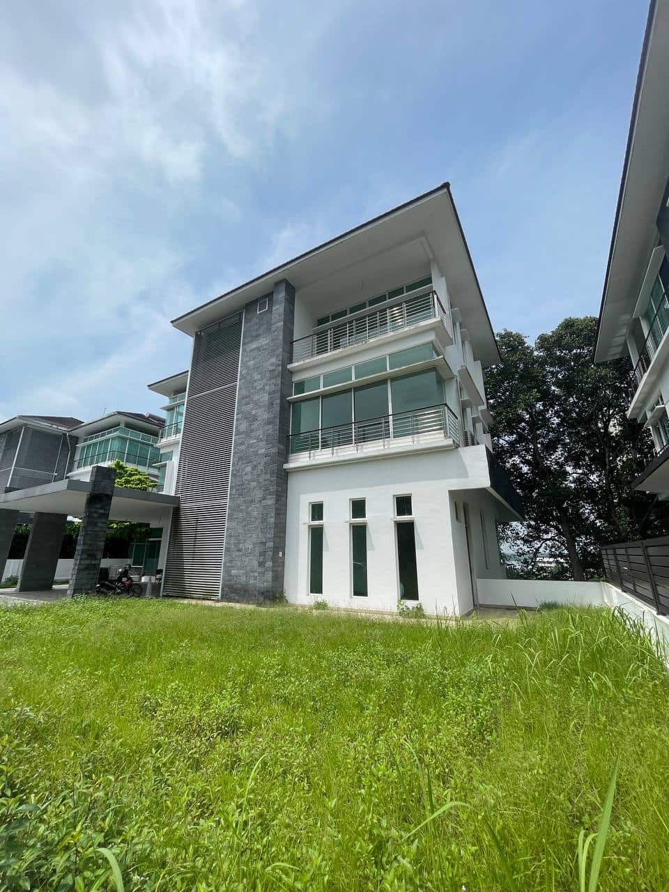3 & 1/2 Storey Bungalow Straits View 3