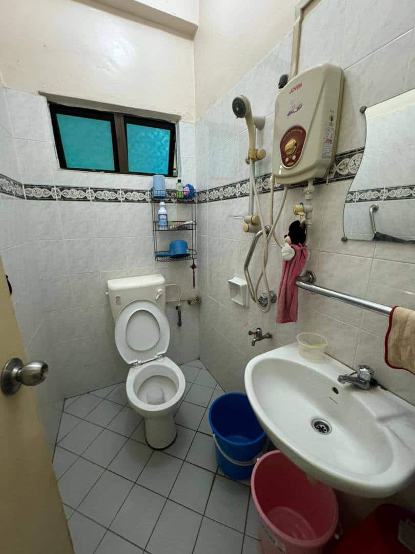 Double Storey Corner Lot Mount Austin @ Mutiara emas 8