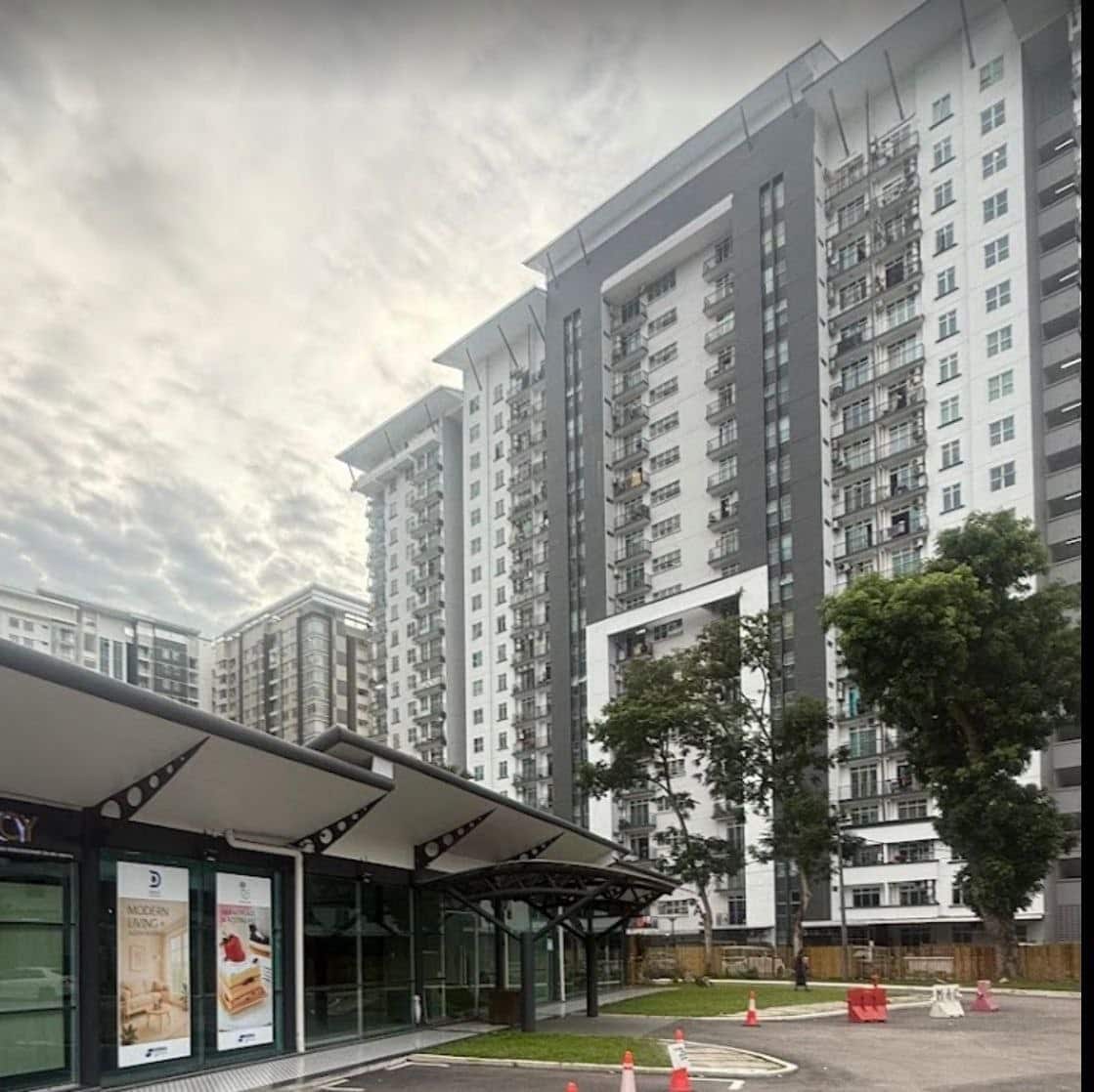 Lake View Suite Apartment Taman Mount Austin 3