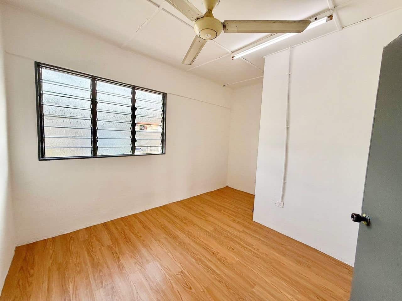 Double Storey Low Cost Jalan Anggerik 1/1x Taman Anggerik 5