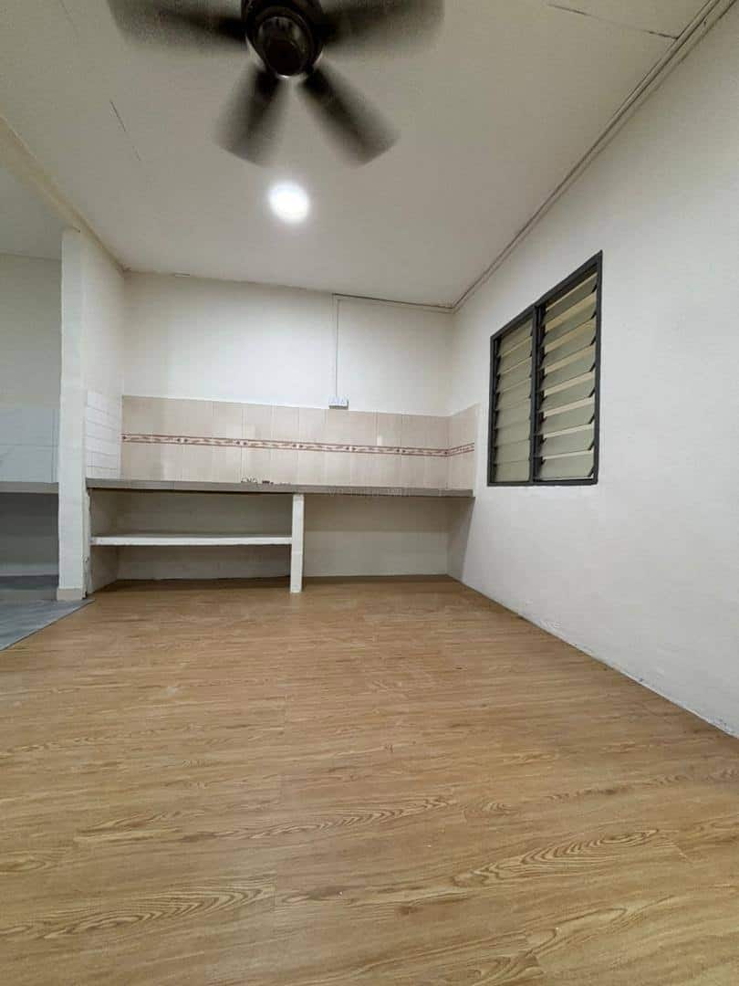 Single Storey Low Cost Intermediate unit Jalan Pakis 1x 3