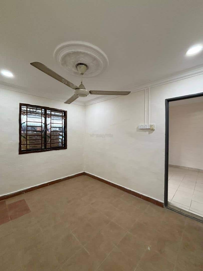 Single Storey Low Cost Intermediate unit Jalan Pakis 1x 4