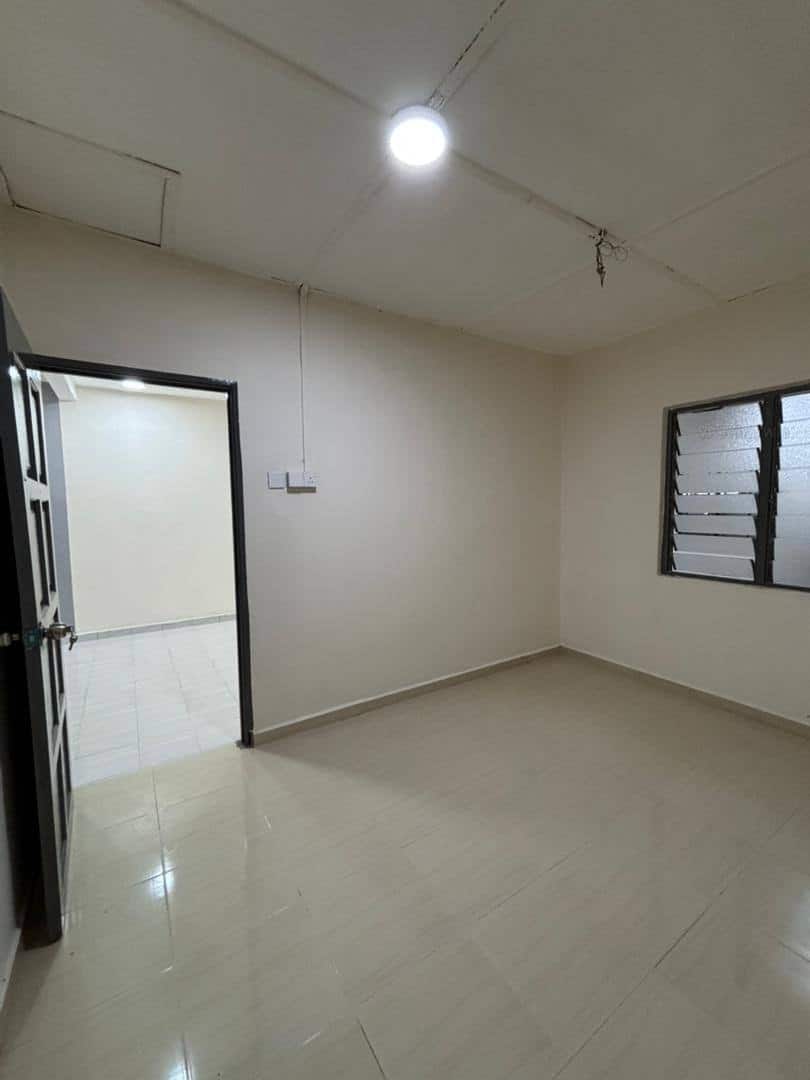 Single Storey Low Cost Intermediate unit Jalan Pakis 1x 6