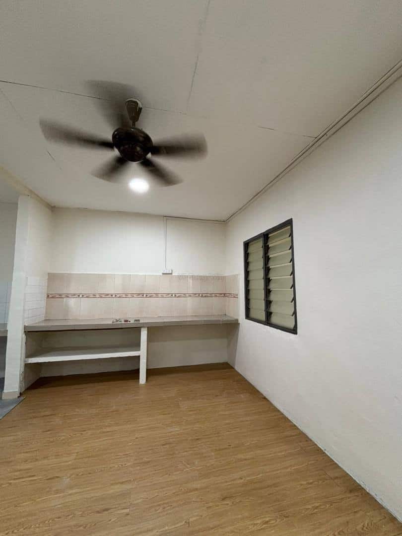 Single Storey Low Cost Intermediate unit Jalan Pakis 1x 11