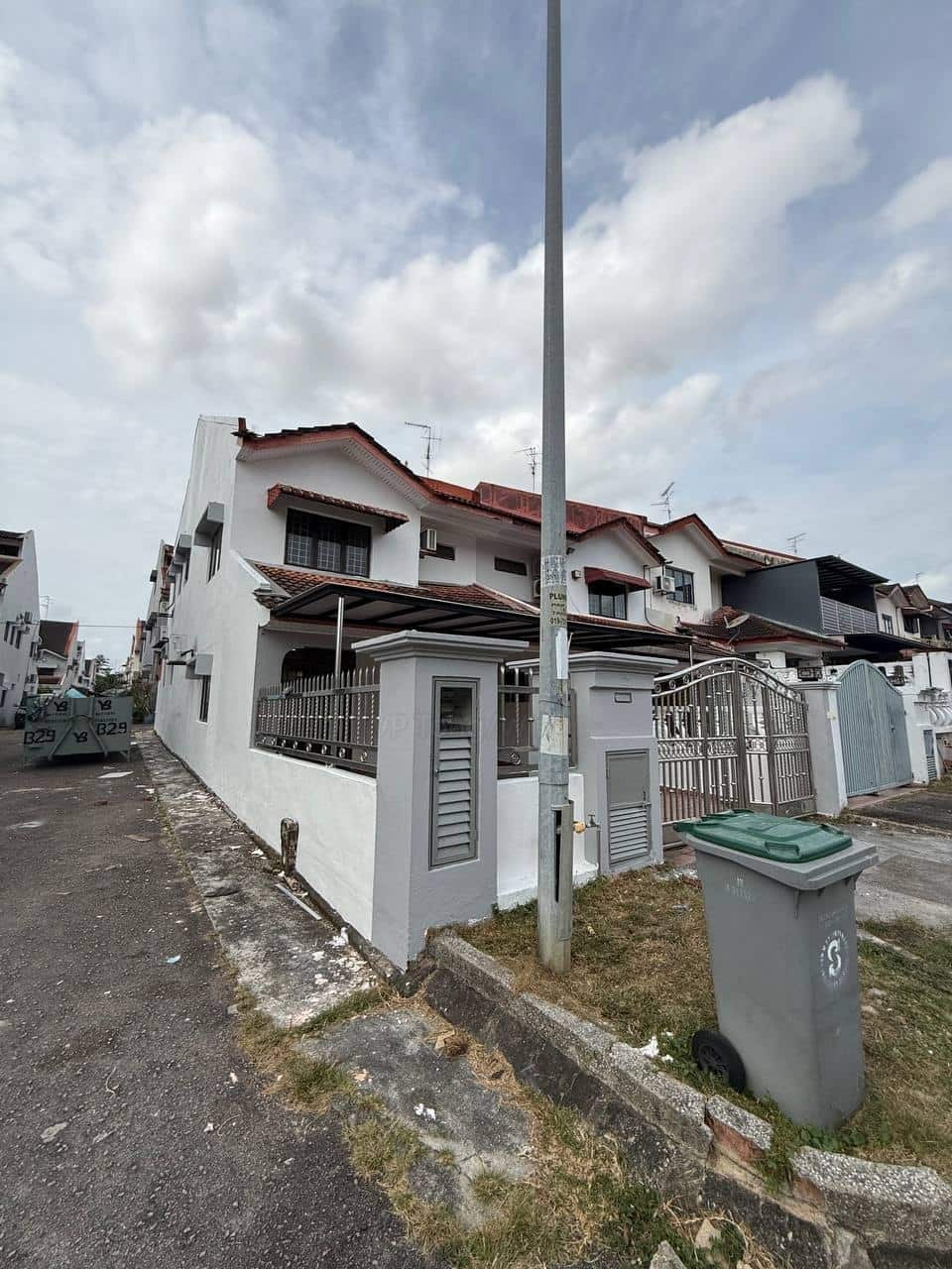 Double Storey End Lot Jalan mutiara emas 3/x 6