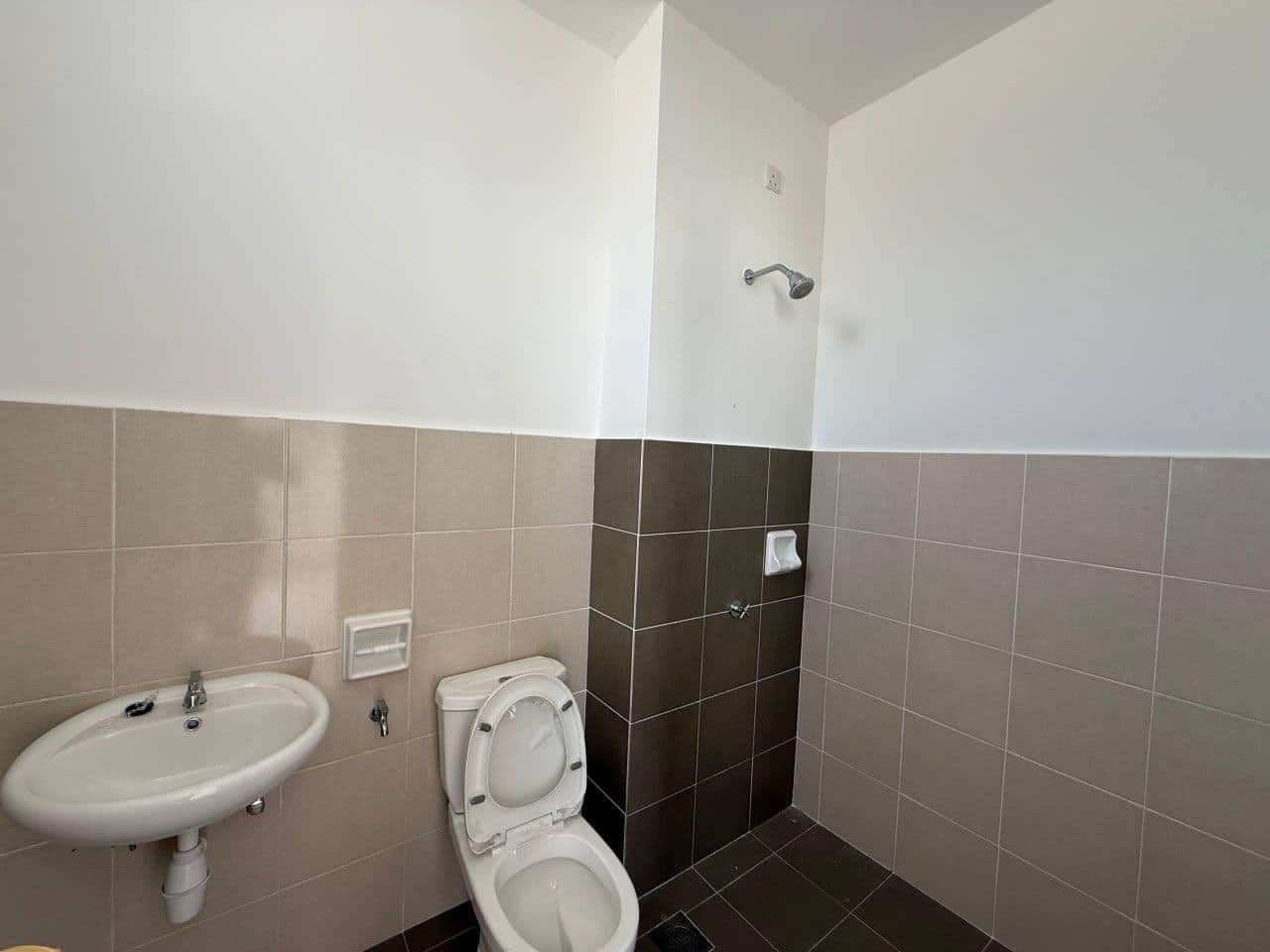 Double Storey Intermediate Meridin East (Hazel) 10