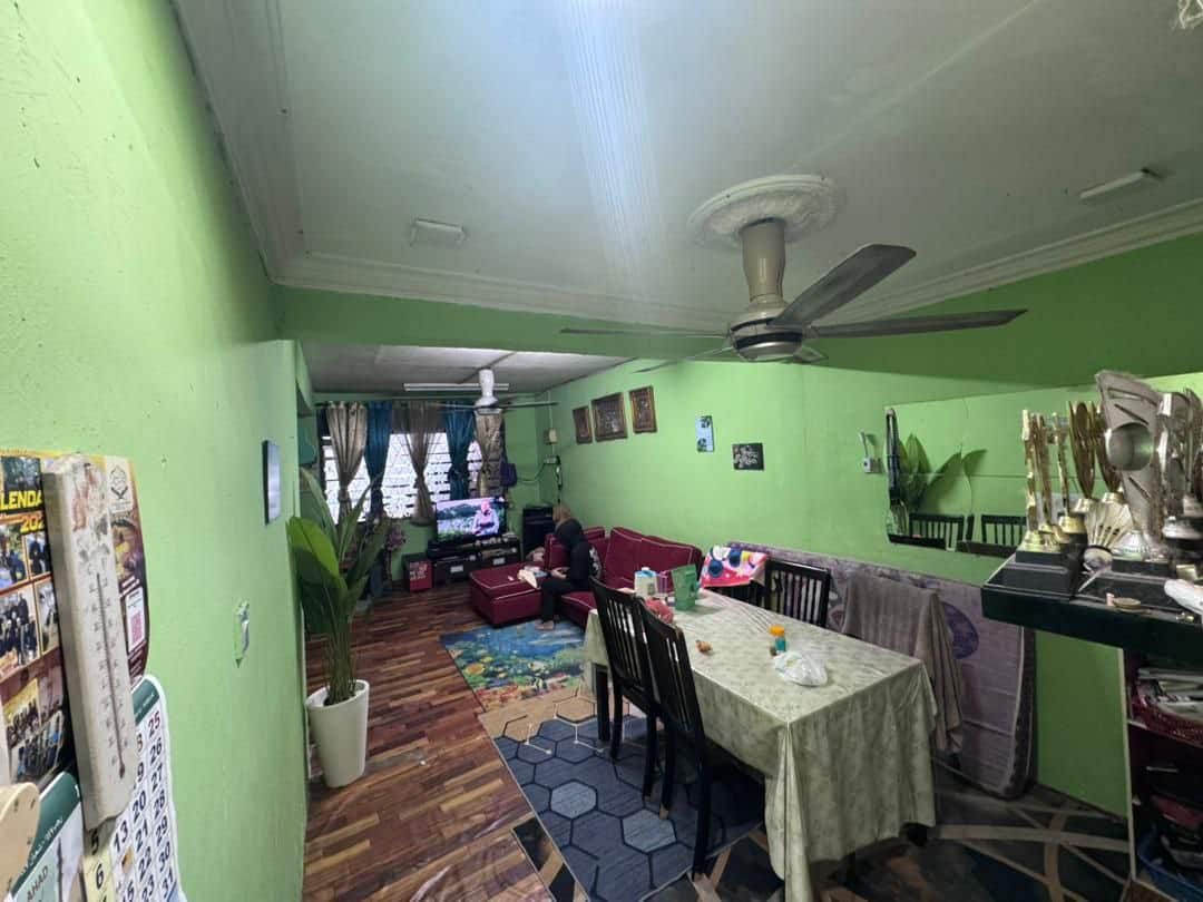 Double storey low cost Jalan Teratai Taman Johor Jaya 3
