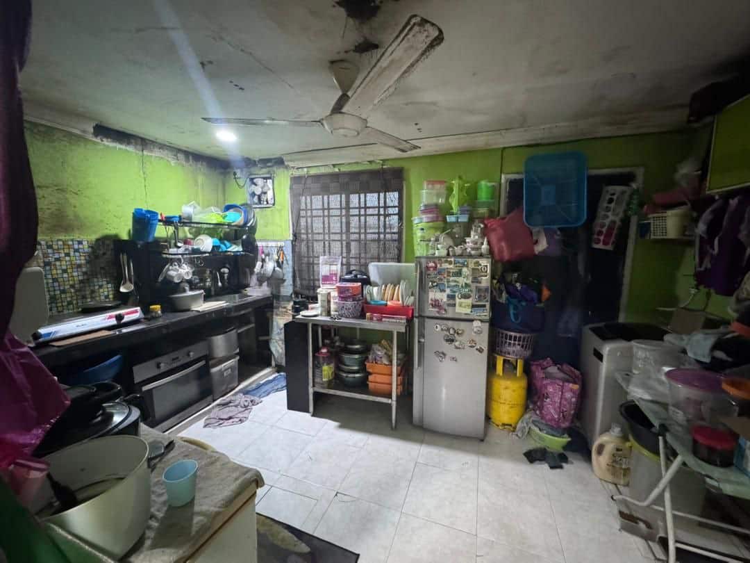 Double storey low cost Jalan Teratai Taman Johor Jaya 9