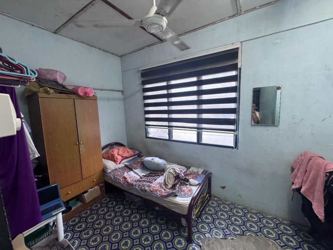 Double storey low cost Jalan Teratai Taman Johor Jaya 7