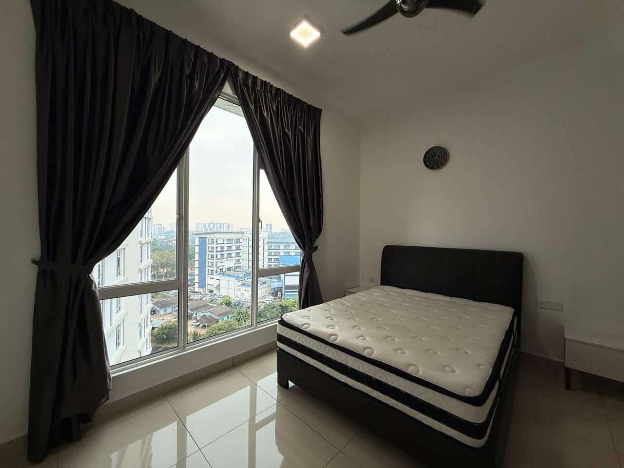Condominium Larkin 4