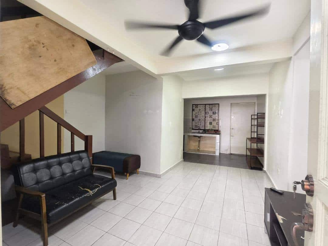 Double storey Low cost Jalan Silat Gayung, Bandar Selesa Jaya
