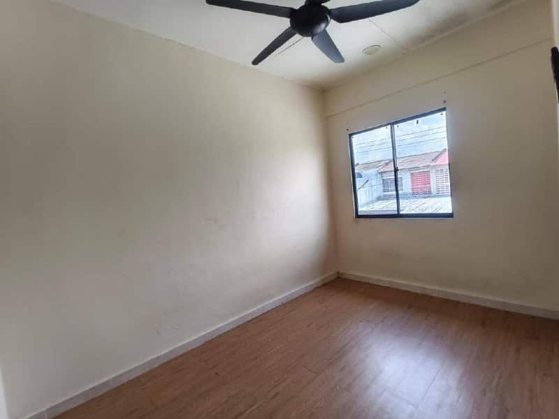 Double storey Low cost Jalan Silat Gayung, Bandar Selesa Jaya 4