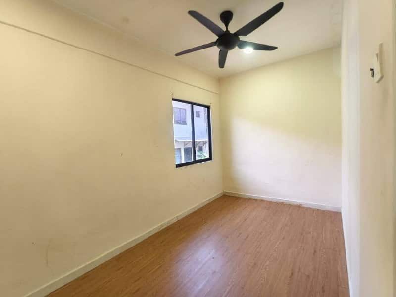 Double storey Low cost Jalan Silat Gayung, Bandar Selesa Jaya 6