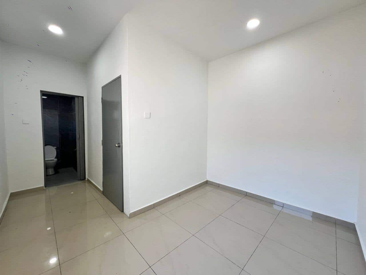 Super Link Double Storey Terrace House Taman Bukit Kempas 4