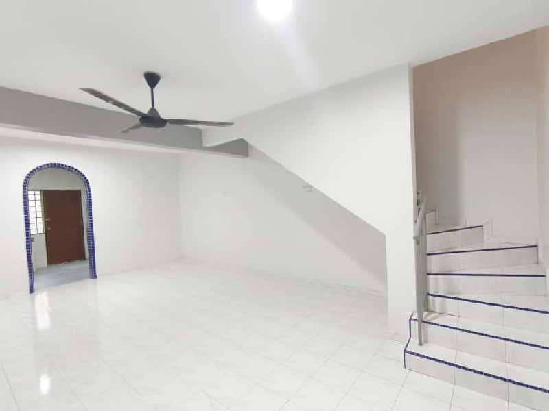 Double Storey Low Cost Corner Kota Masai 2