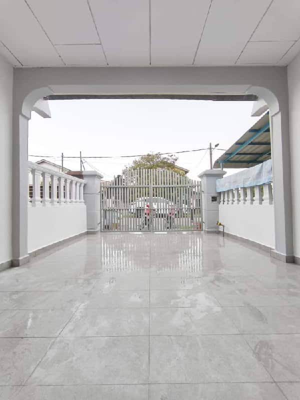 Double Storey Low Cost Corner Kota Masai