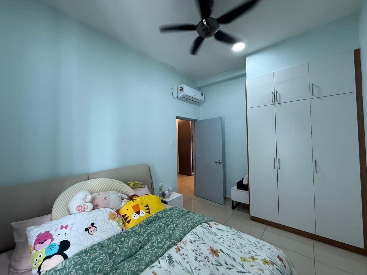 Condominium Larkin 4