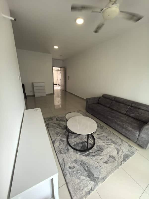 Condo Larkin 4