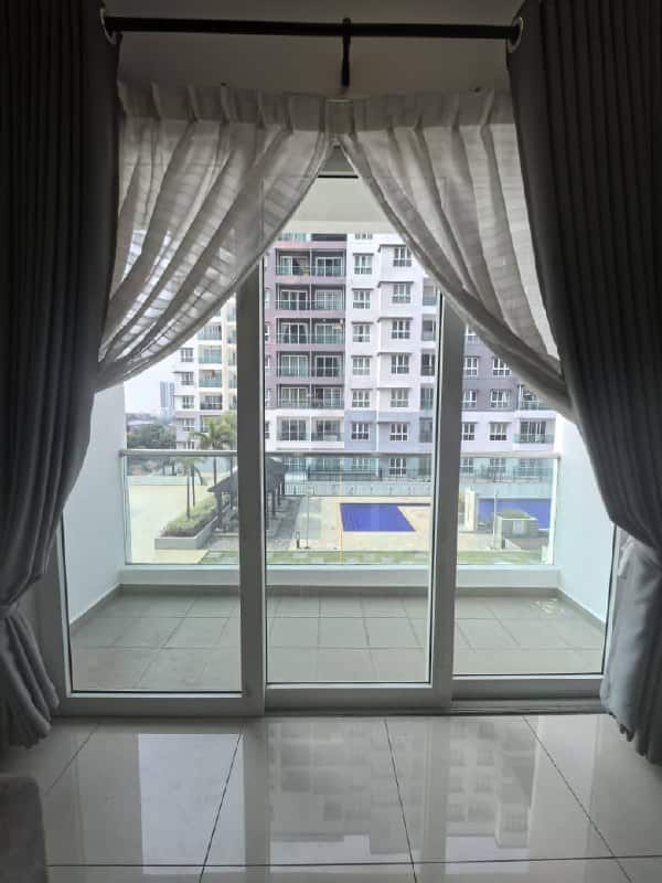 Condo Larkin 3