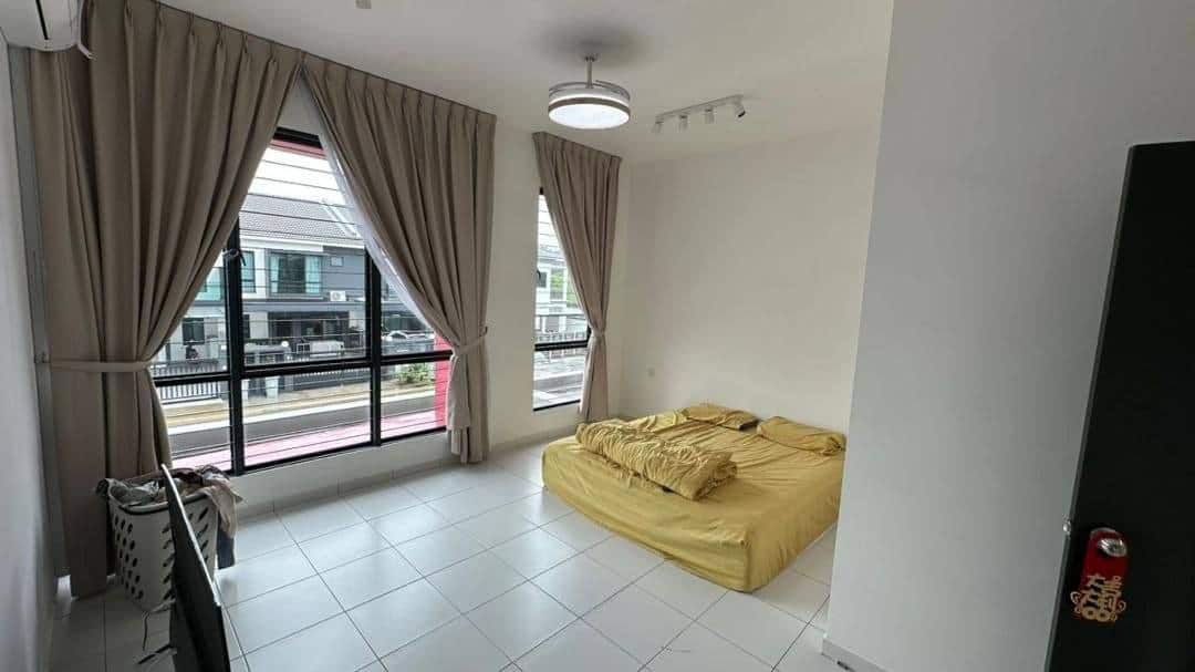 Double Storey House Jalan Austin Duta 4 7