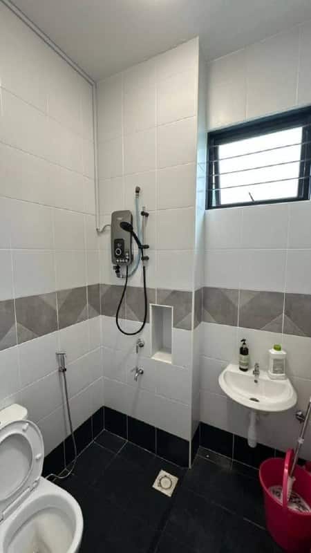 Double Storey House Jalan Austin Duta 4 8