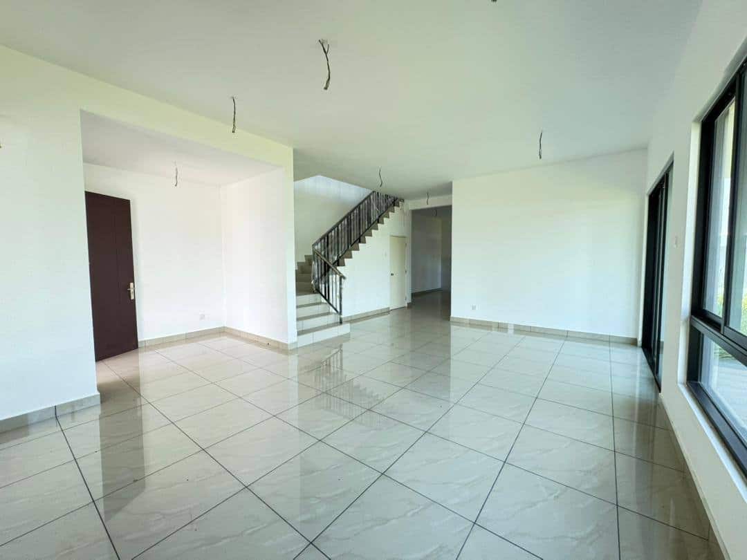 Double Storey Cluster House (Corner Unit) Austin Duta 2