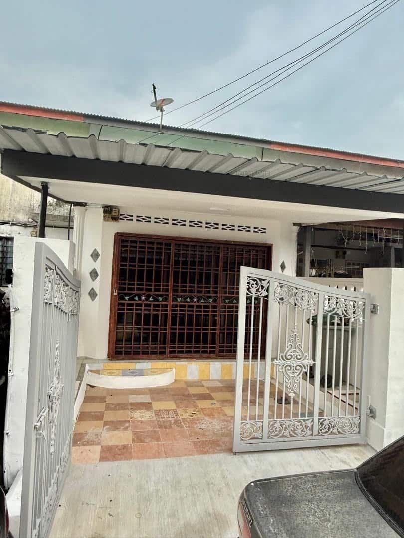 Double Storey low cost Taman Putri Fasa 6 5