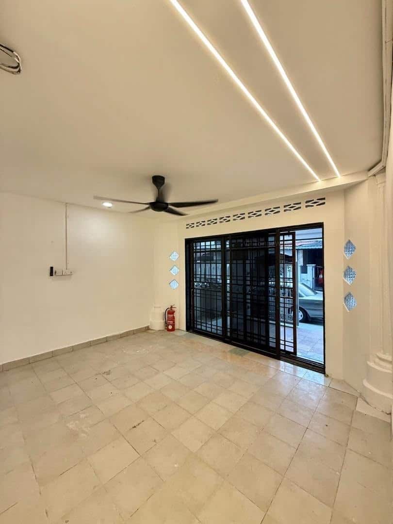 Double Storey low cost Taman Putri Fasa 6 3