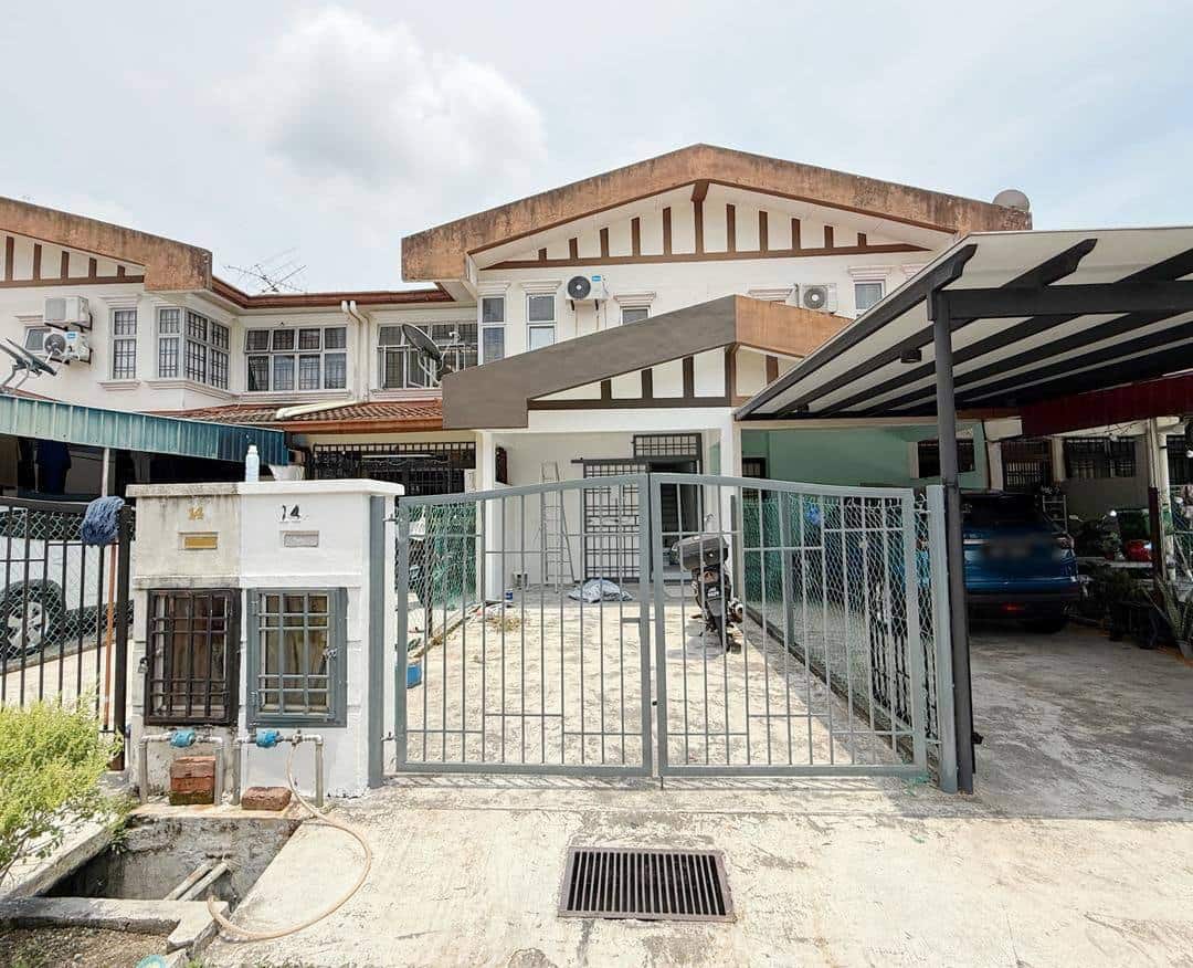 Double Storey Terrace House Taman Molek