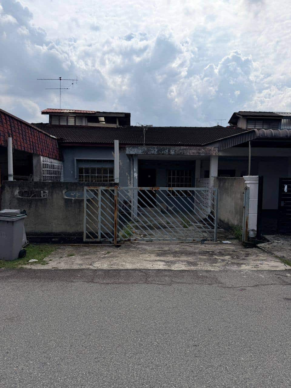 Low cost flat Permas Jaya