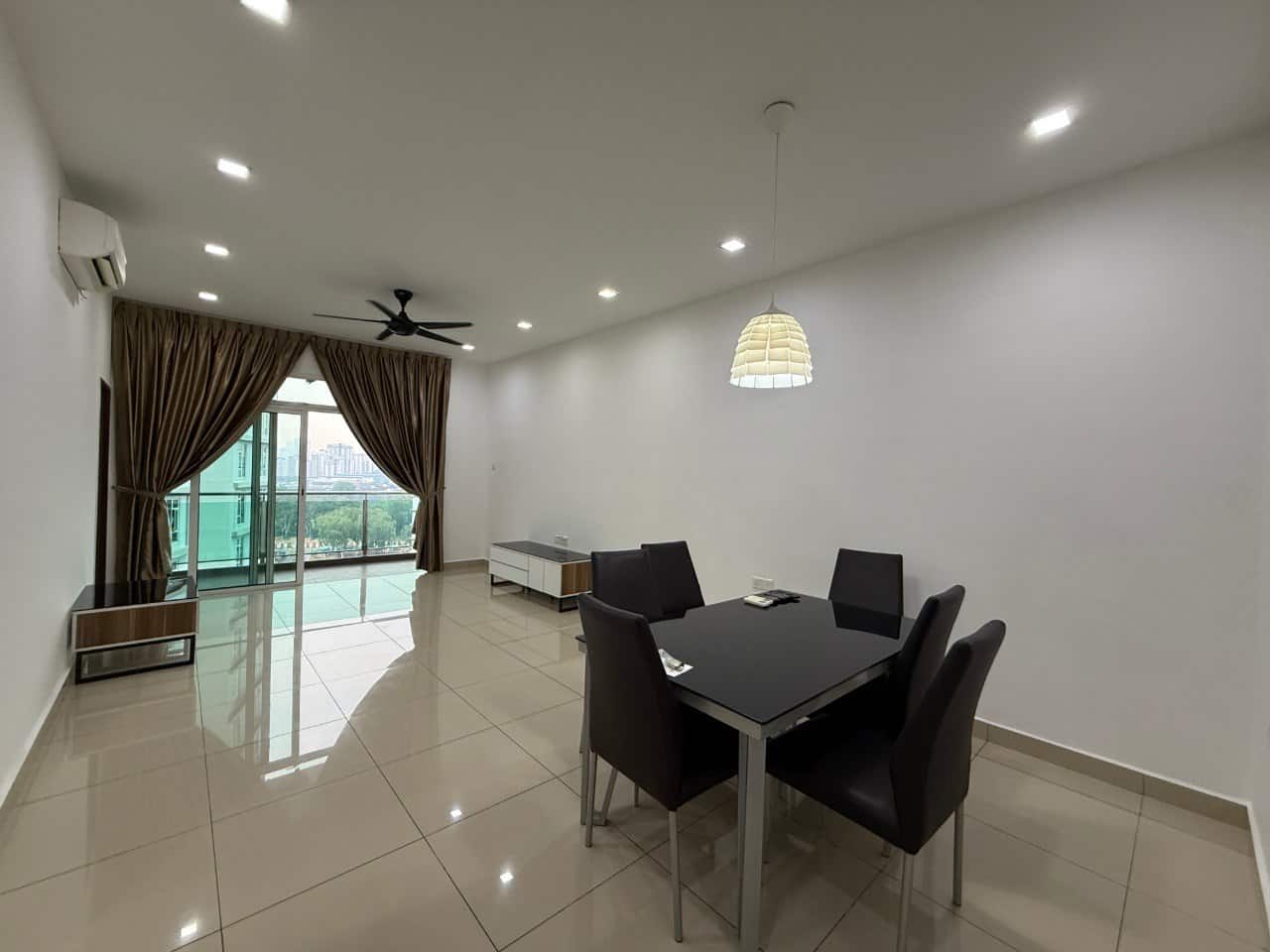 Condominium Larkin 2