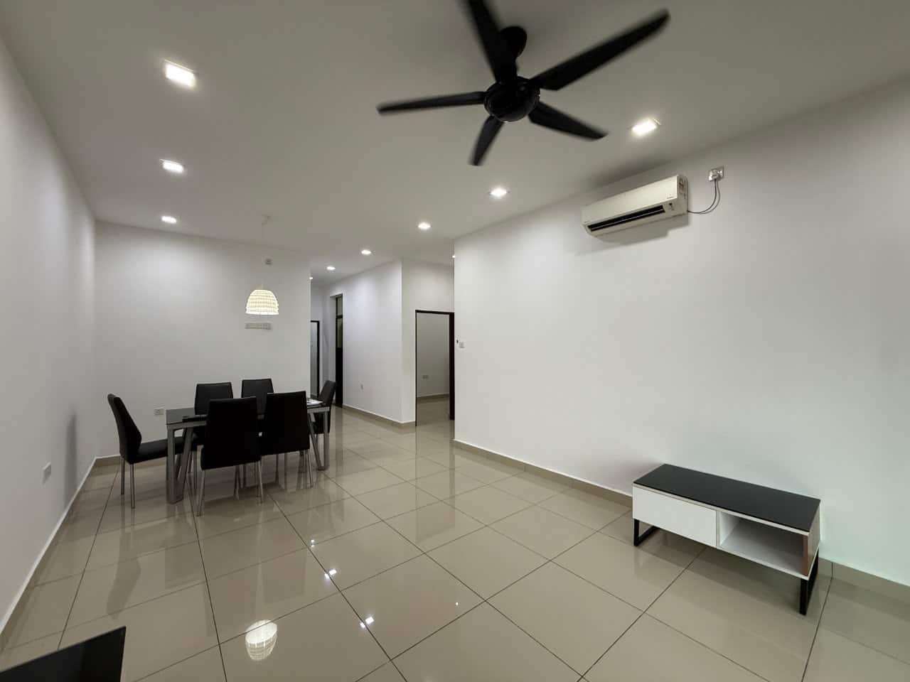 Condominium Larkin 3